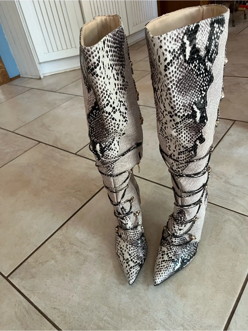 Snake-Print Pointed Knee-High Lace-Up Women's Boots - Black & White